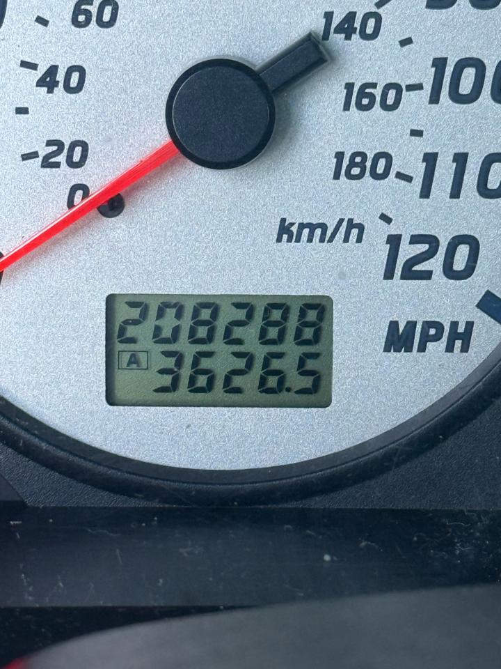 Nissan Pathfinder SE 2WD 2003