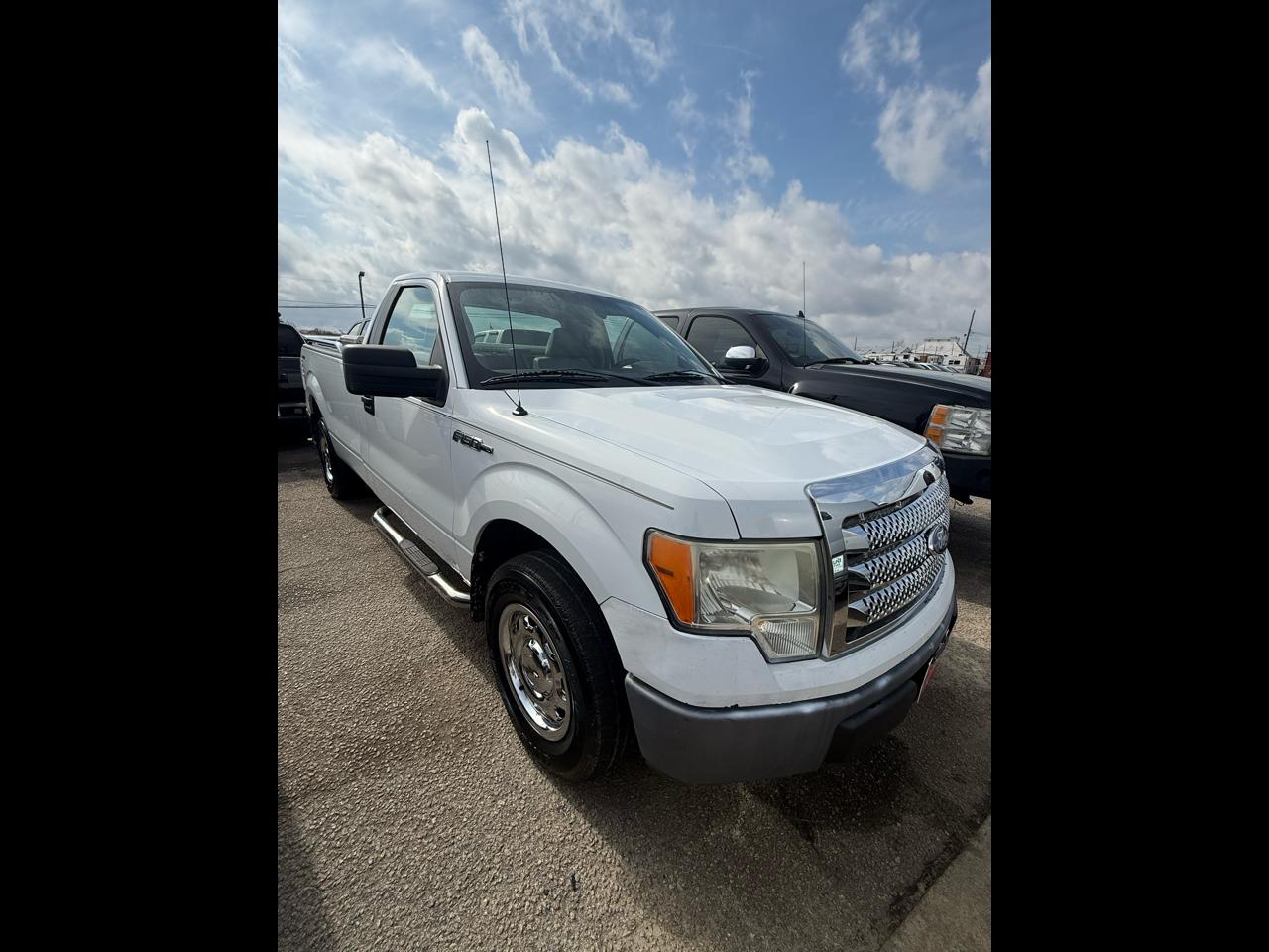 Ford F-150 XL 8-ft. Bed 2WD 2010