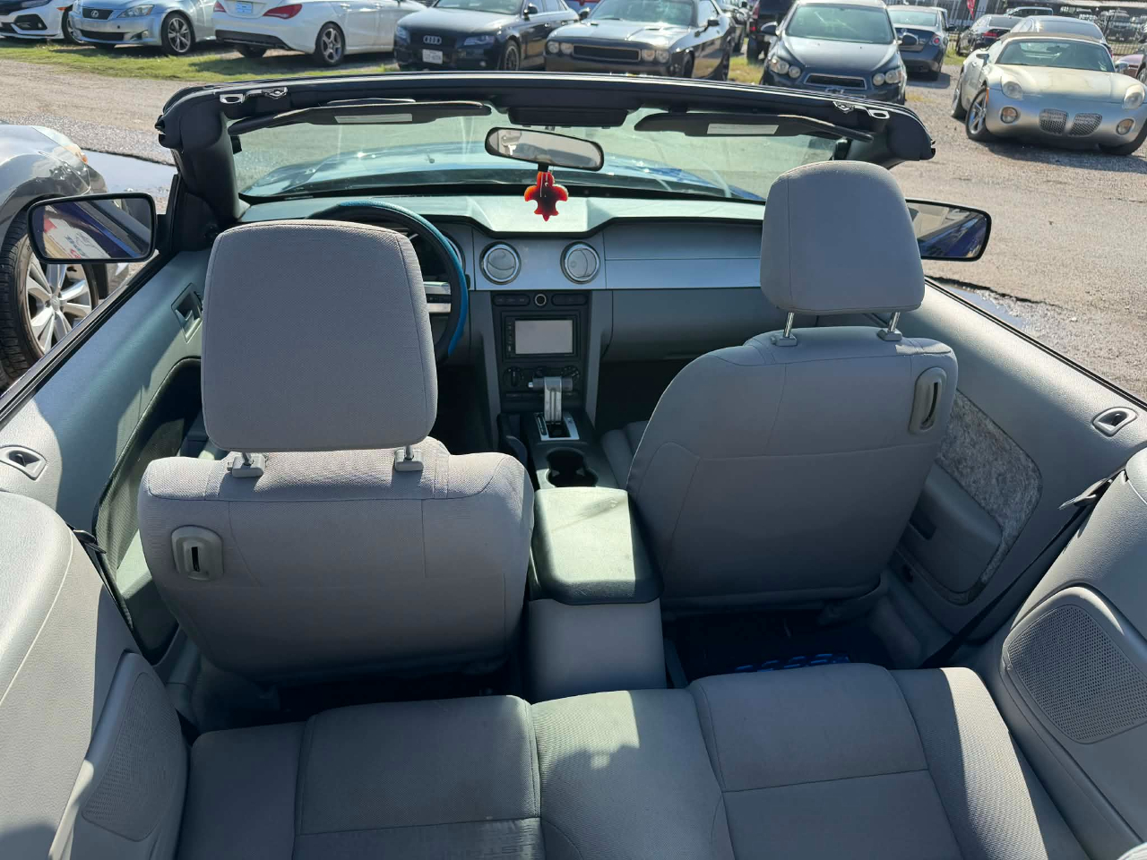 Ford Mustang V6 Deluxe Convertible 2005