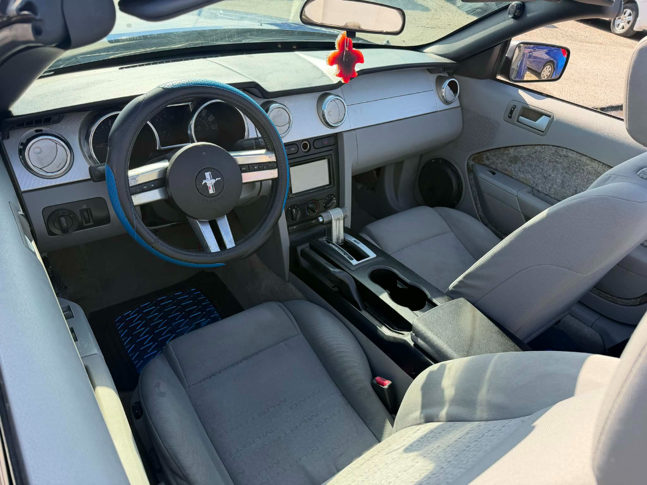 Ford Mustang V6 Deluxe Convertible 2005