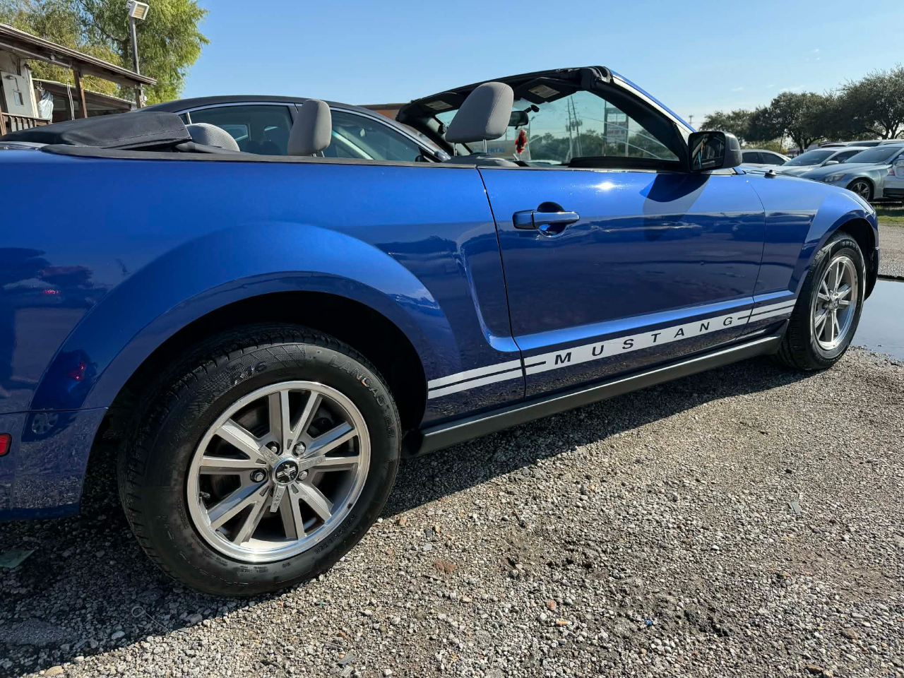 Ford Mustang V6 Deluxe Convertible 2005