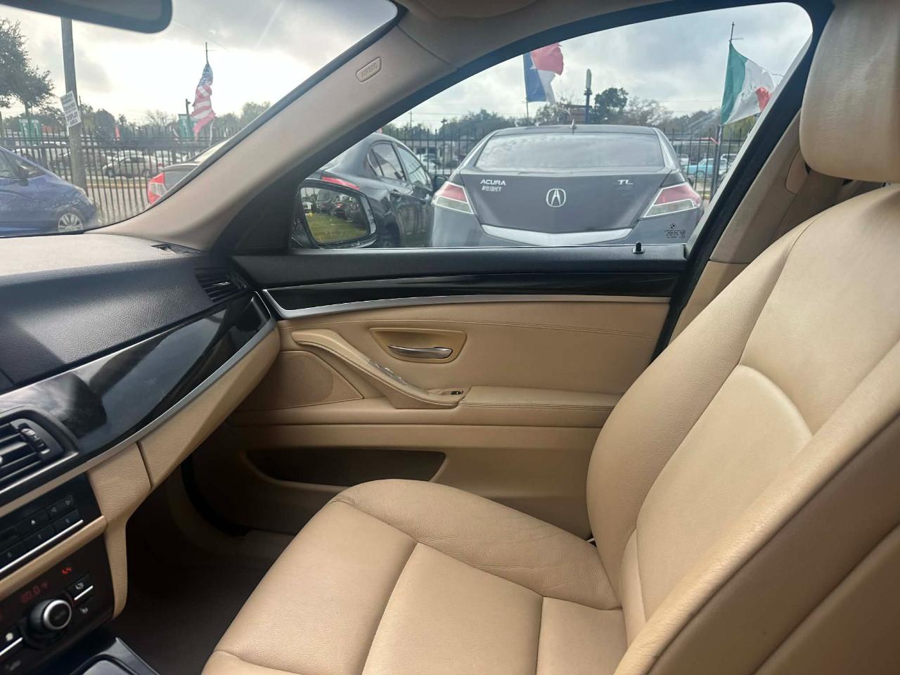 BMW 5-Series 528i xDrive 2012