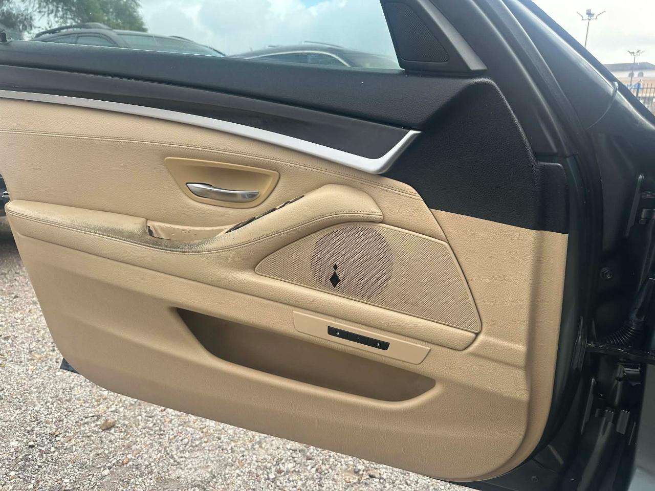 BMW 5-Series 528i xDrive 2012