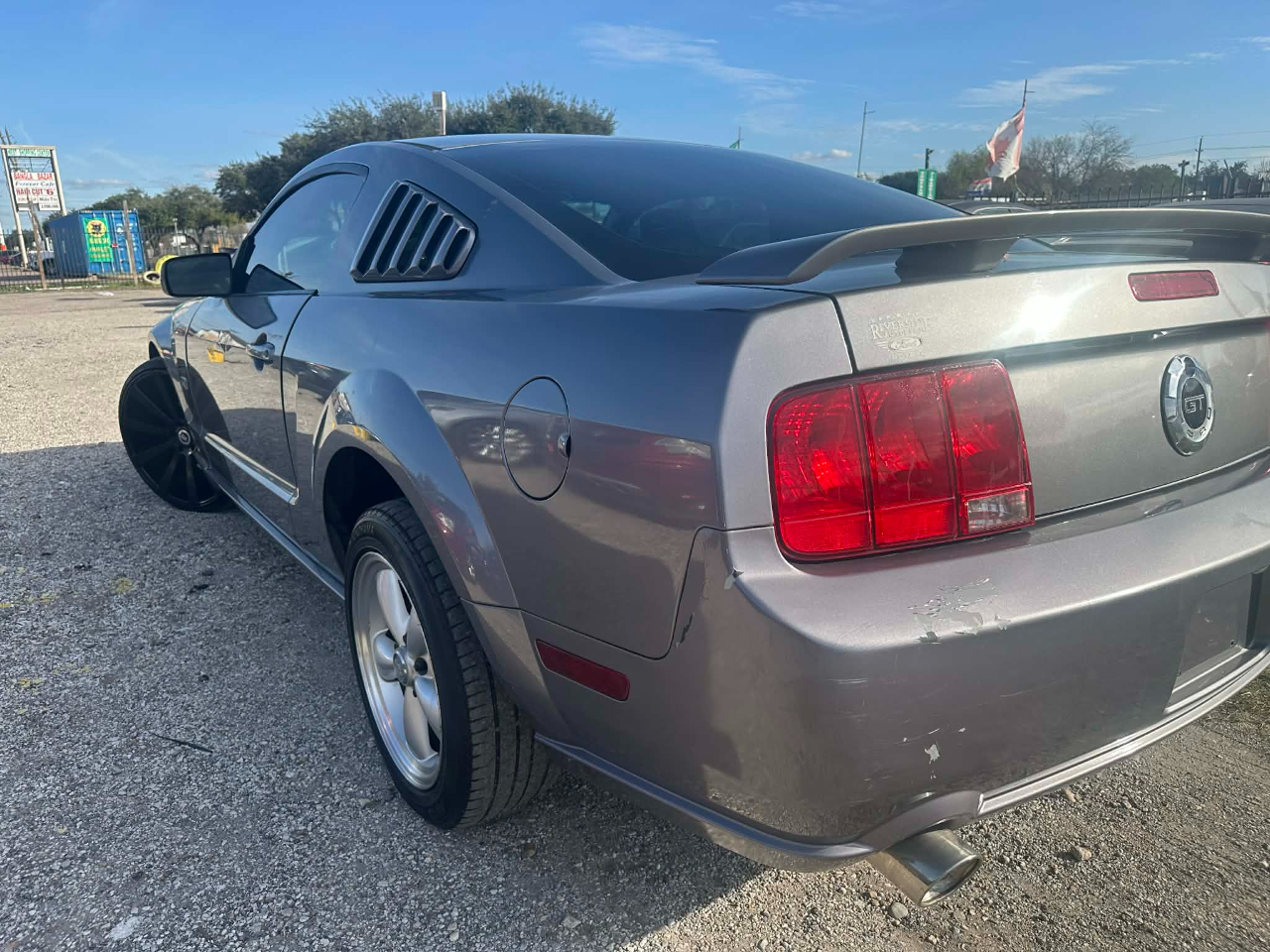 Ford Mustang GT Deluxe Coupe 2006