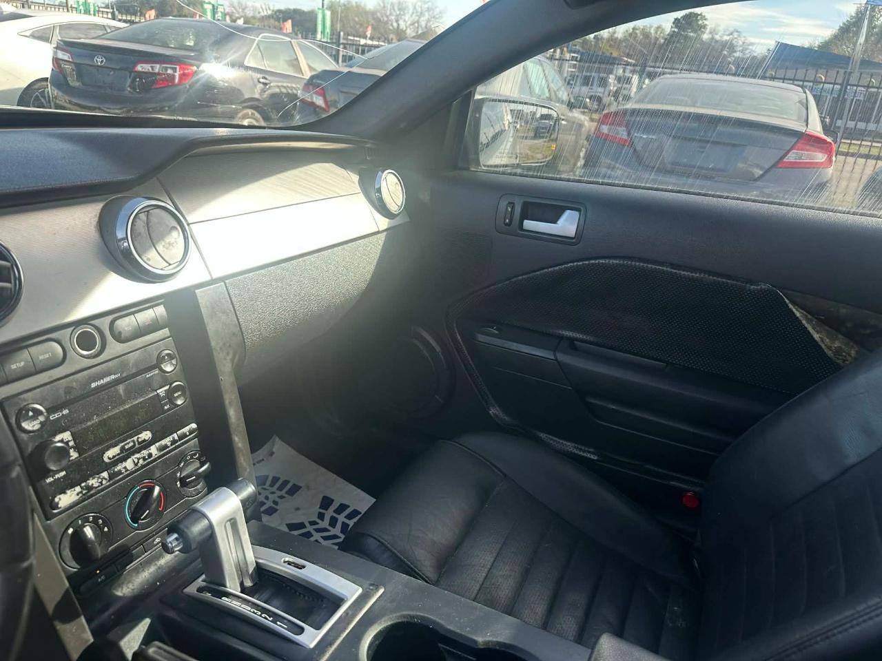 Ford Mustang GT Deluxe Coupe 2006