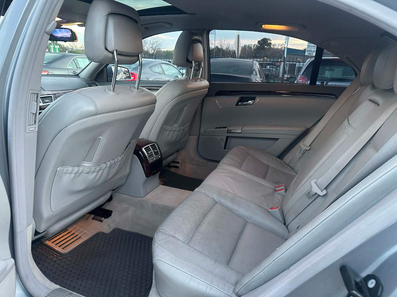 Mercedes-Benz S-Class S550 2012