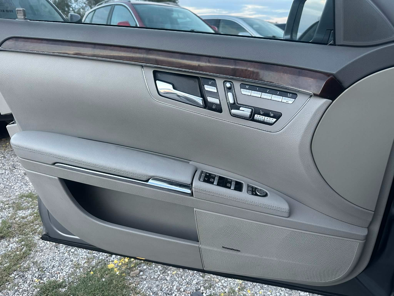 Mercedes-Benz S-Class S550 2012