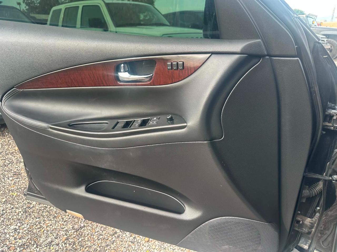 Infiniti QX50 Base AWD 2016