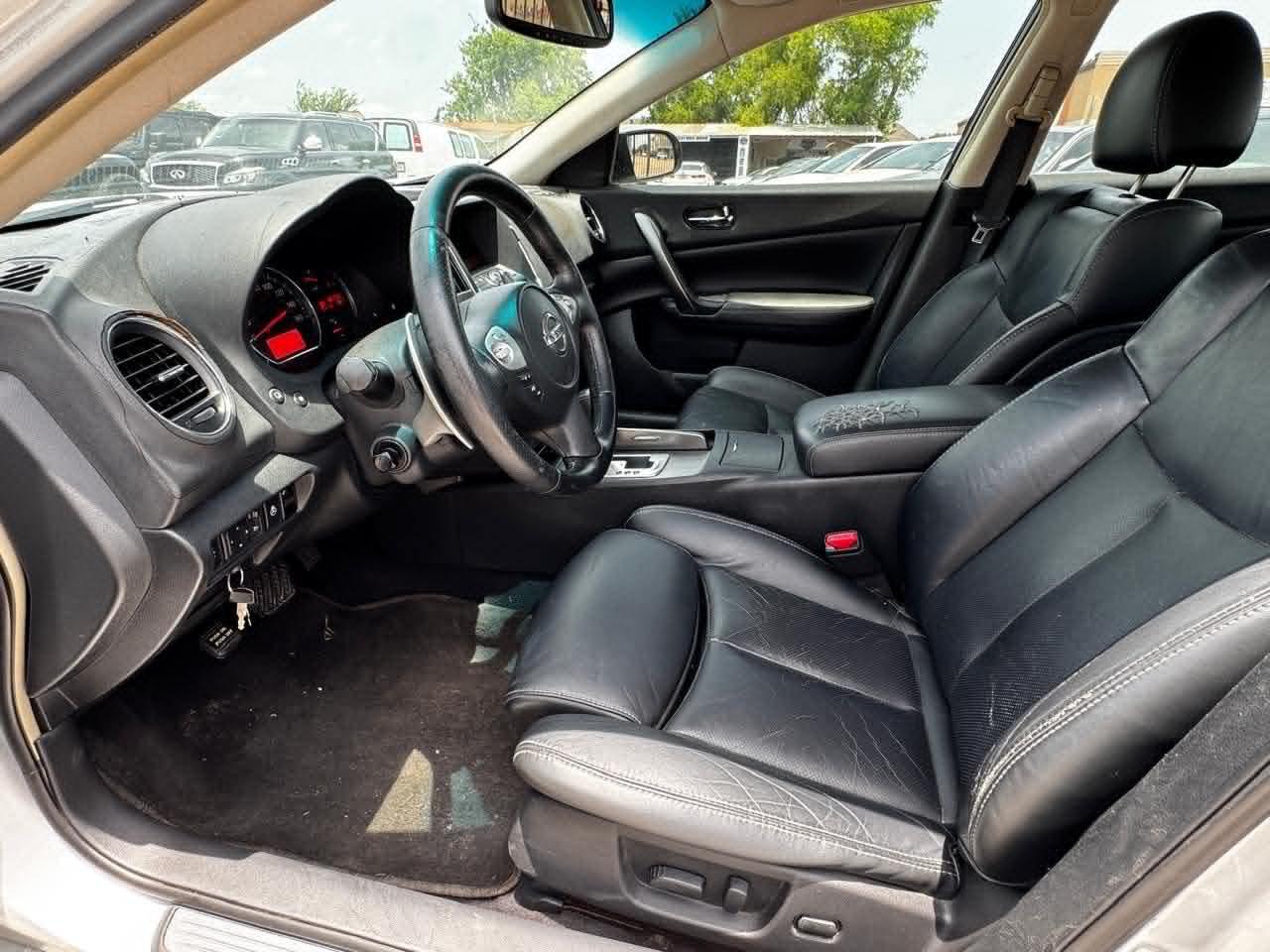 Nissan Maxima S 2011