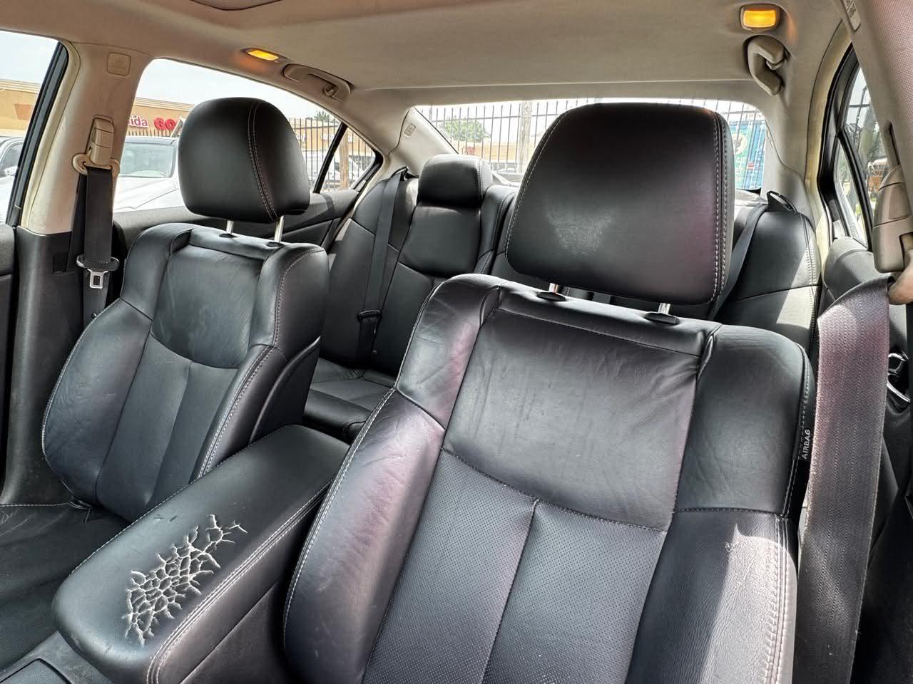 Nissan Maxima S 2011