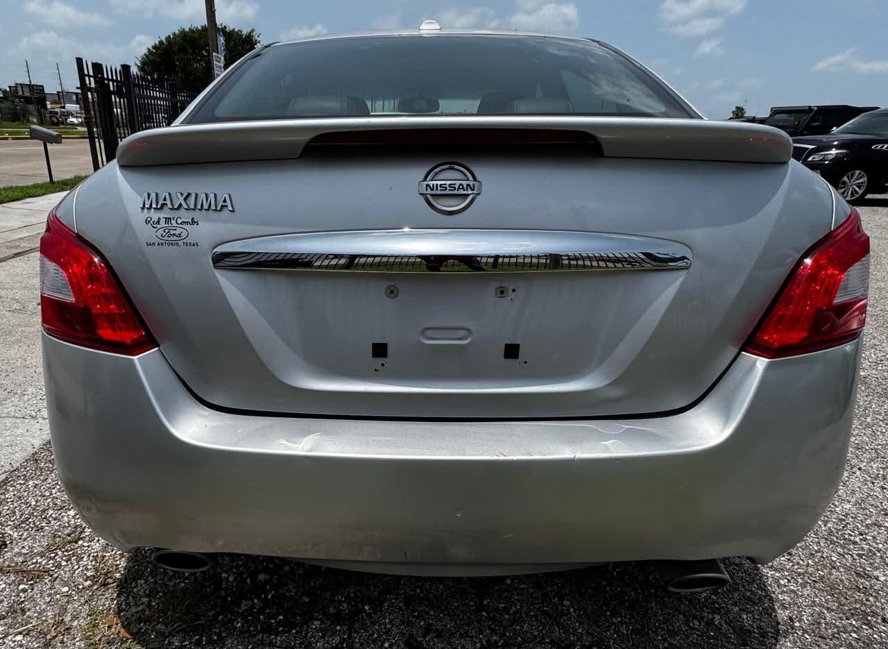 Nissan Maxima S 2011