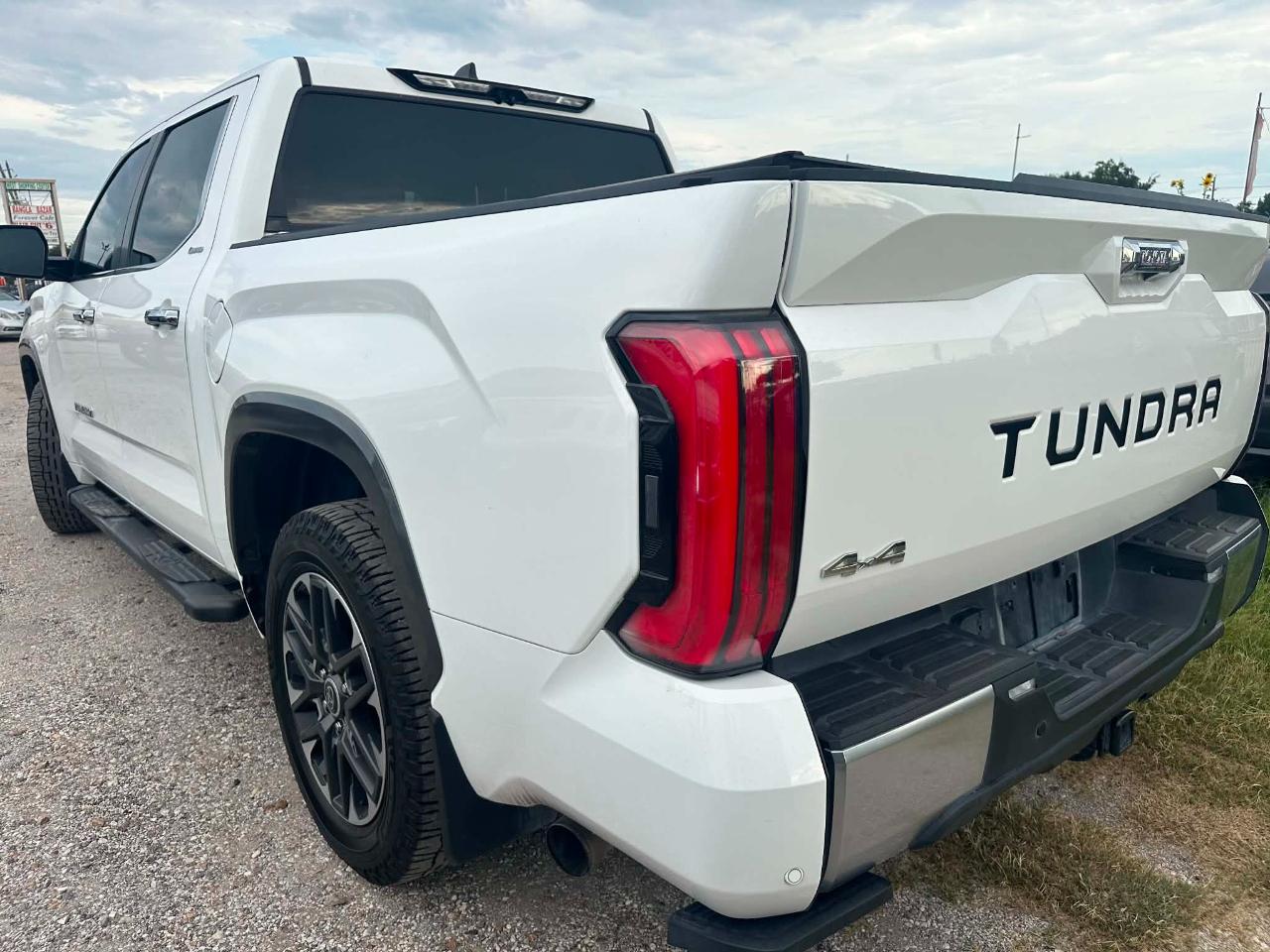 Toyota Tundra Limited CrewMax 4WD Hybrid 2024