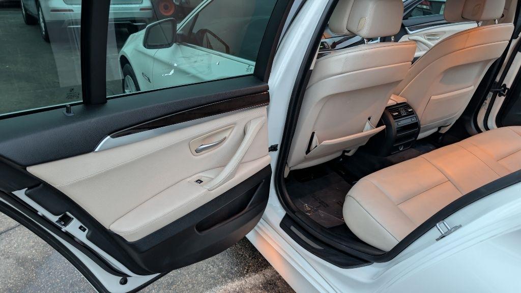 BMW 5-Series 528i xDrive 2013