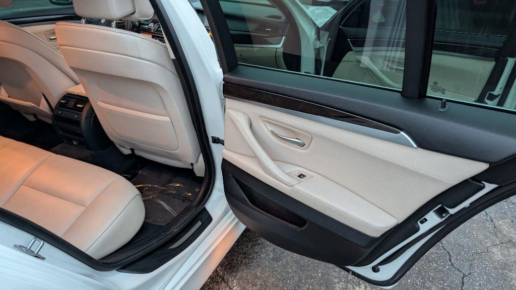 BMW 5-Series 528i xDrive 2013