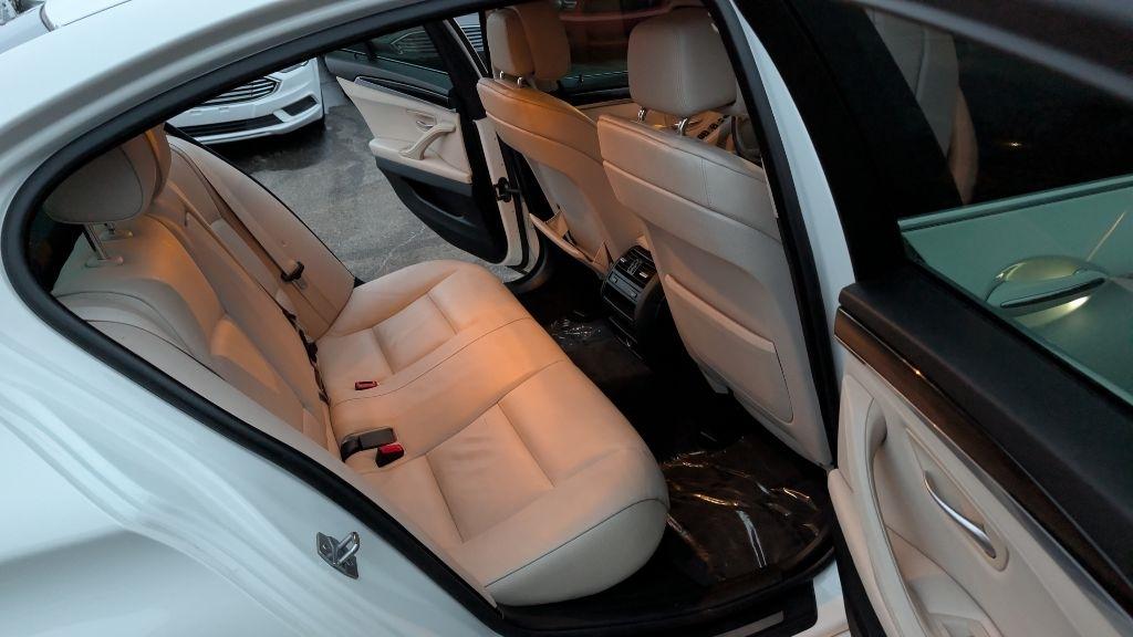 BMW 5-Series 528i xDrive 2013