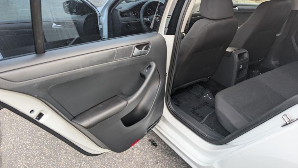 Volkswagen Jetta S 6A 2015