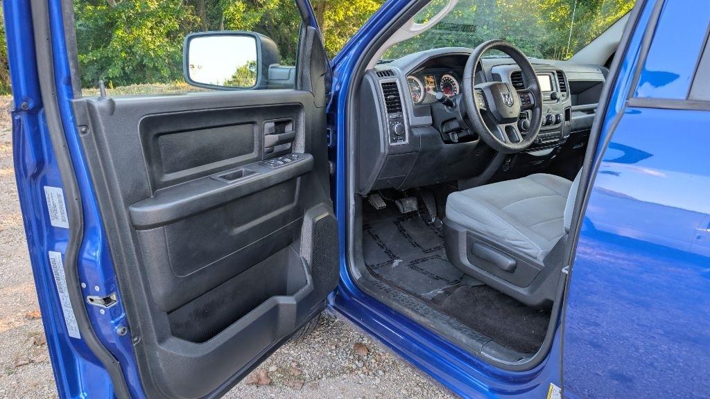 RAM 1500 Tradesman Crew Cab SWB 4WD 2017