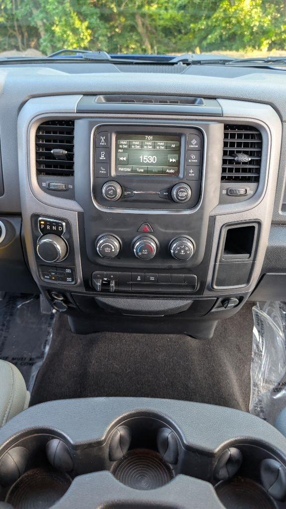 RAM 1500 Tradesman Crew Cab SWB 4WD 2017