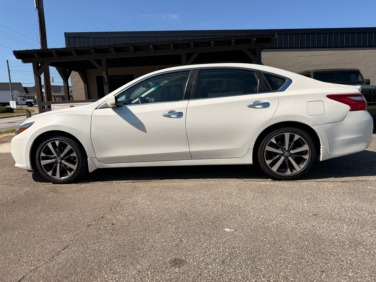 Nissan Altima 4dr Sdn I4 2.5 SR 2016