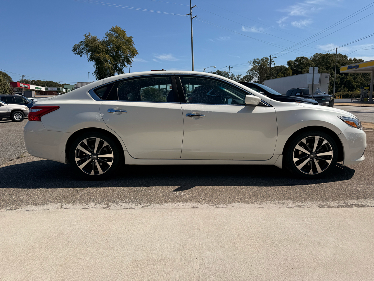 Nissan Altima 4dr Sdn I4 2.5 SR 2016
