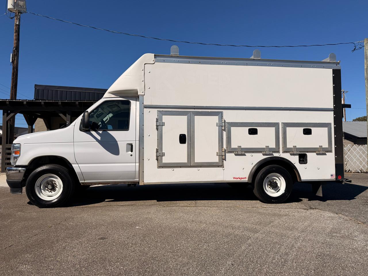 Ford E-Series Cutaway E-350 SRW 138" WB 2022