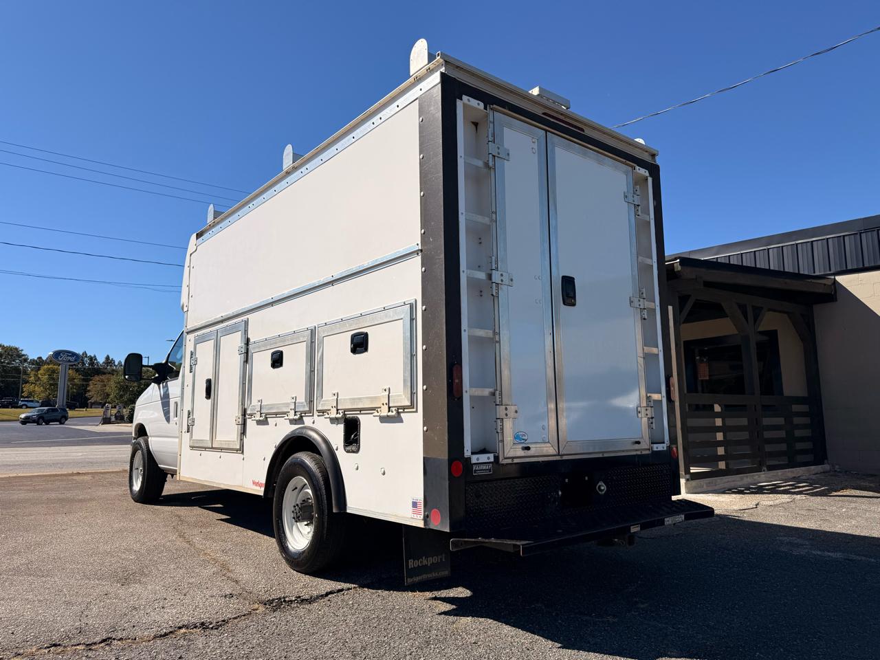 Ford E-Series Cutaway E-350 SRW 138" WB 2022