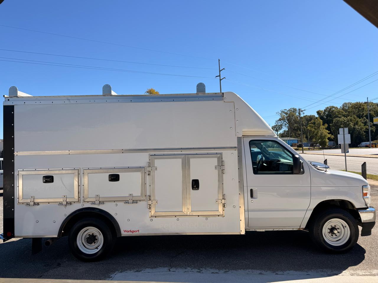 Ford E-Series Cutaway E-350 SRW 138" WB 2022