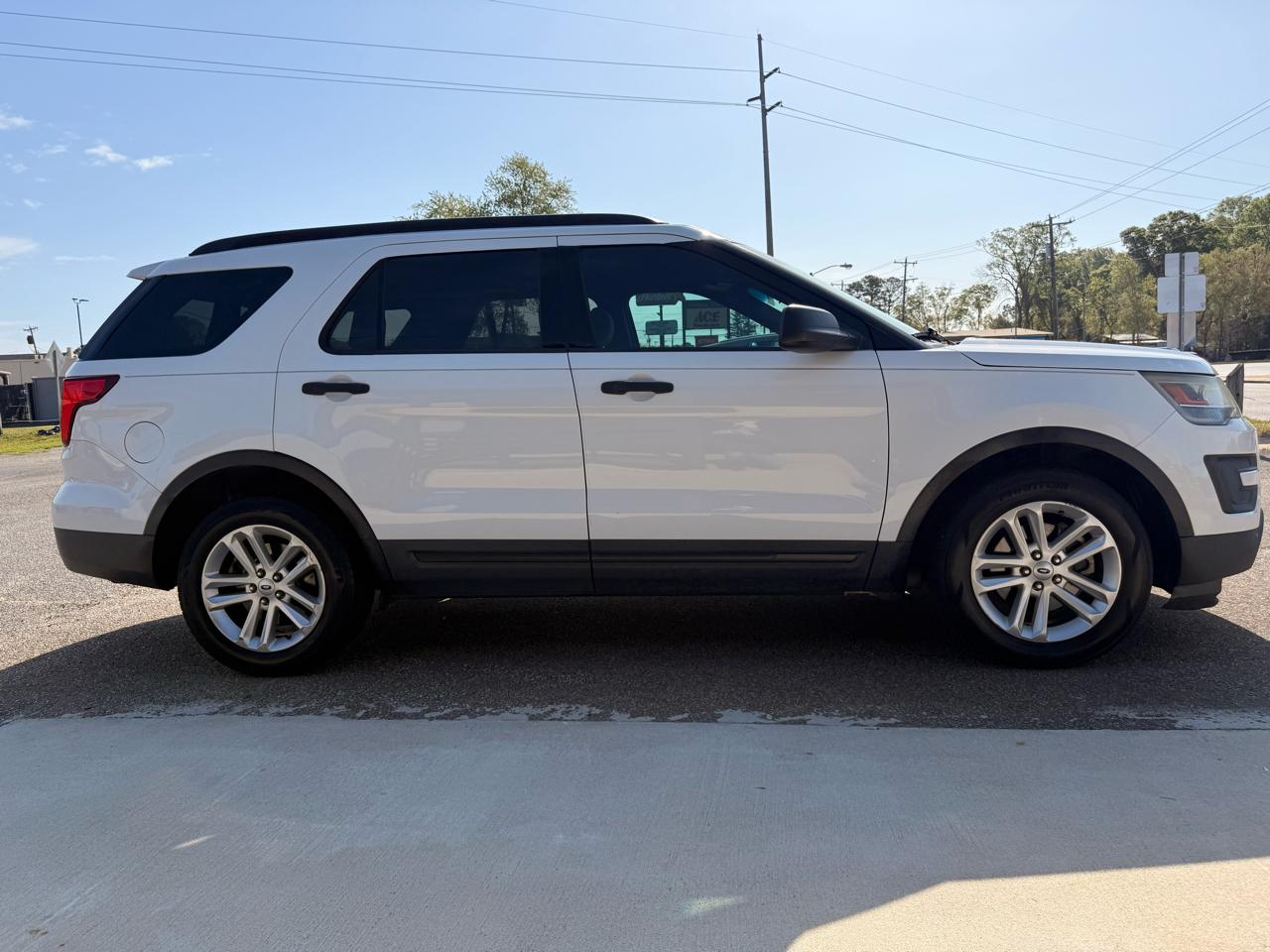 Ford Explorer Base FWD 2017