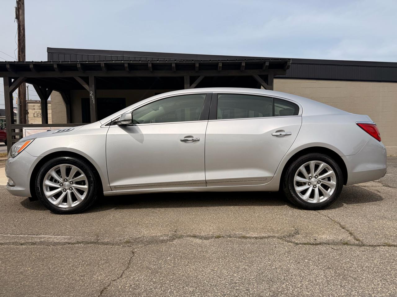 Buick LaCrosse 4dr Sdn Leather FWD 2016