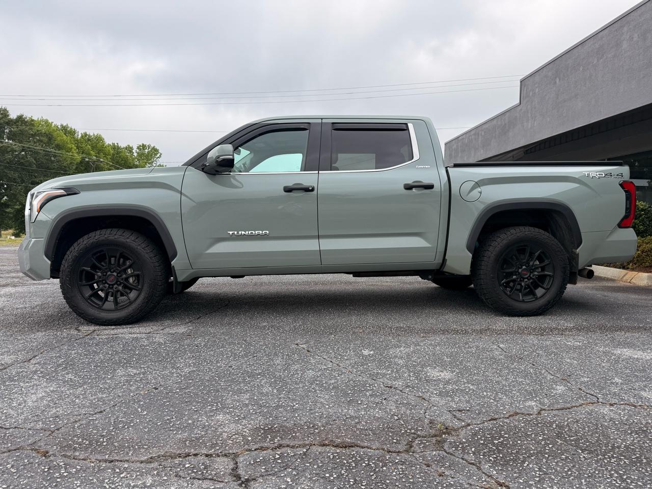 Toyota Tundra 4WD Limited CrewMax 5.5' Bed (Natl) 2022