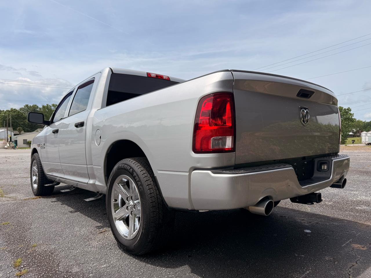 RAM 1500 Express 4x2 Crew Cab 5'7" Box 2017