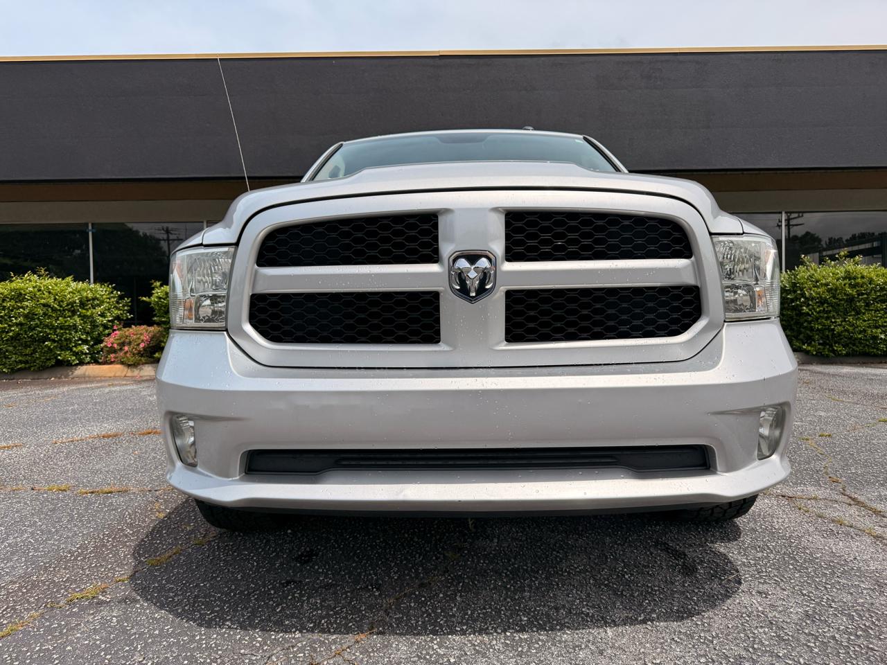 RAM 1500 Express 4x2 Crew Cab 5'7" Box 2017