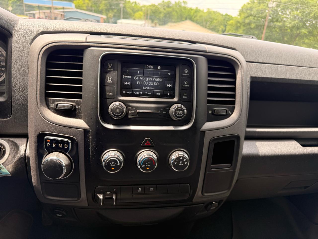 RAM 1500 Express 4x2 Crew Cab 5'7" Box 2017