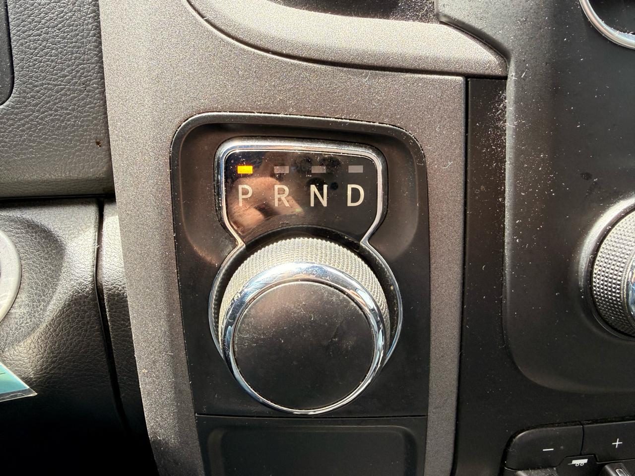 RAM 1500 Express 4x2 Crew Cab 5'7" Box 2017