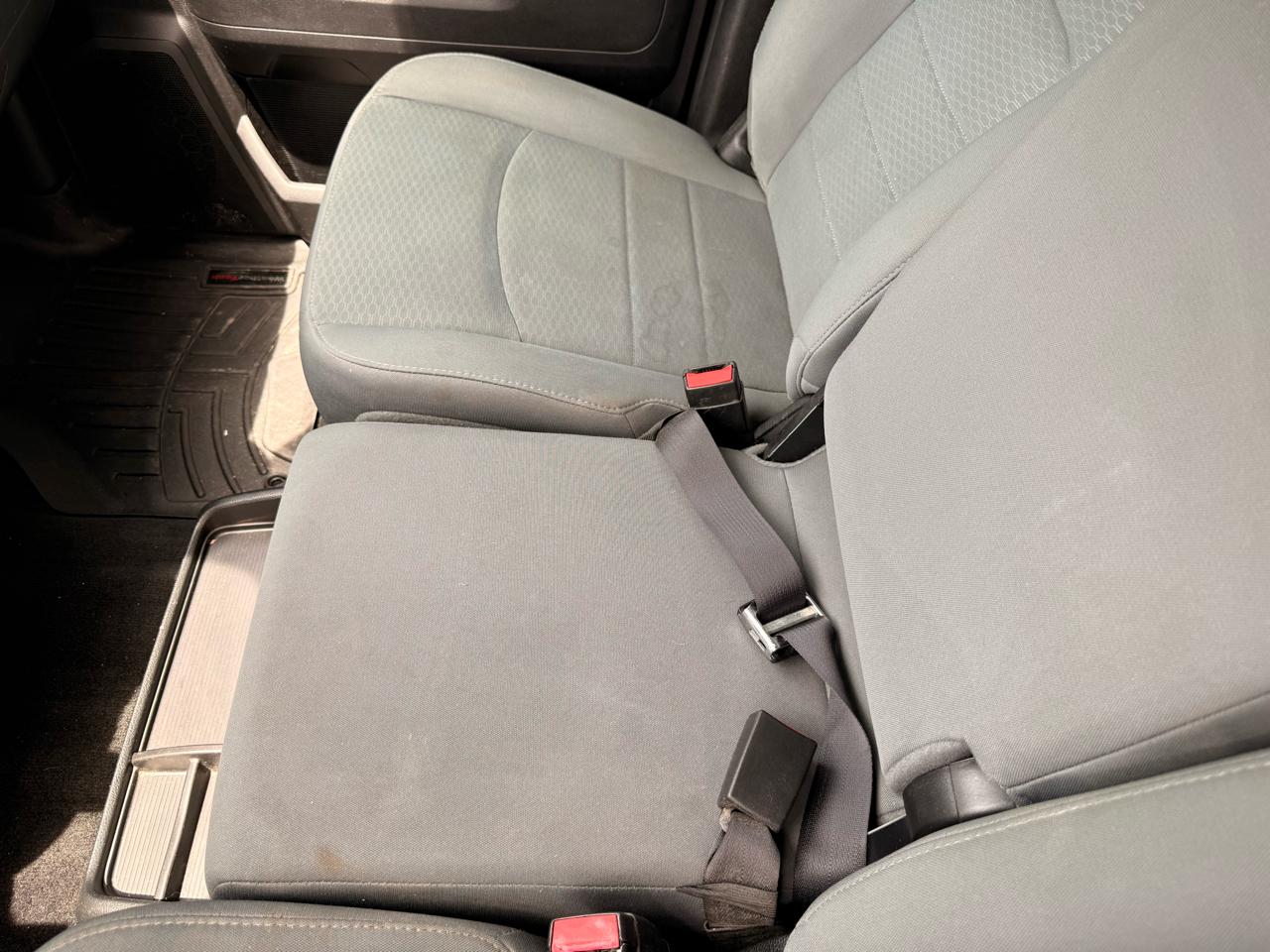 RAM 1500 Express 4x2 Crew Cab 5'7" Box 2017