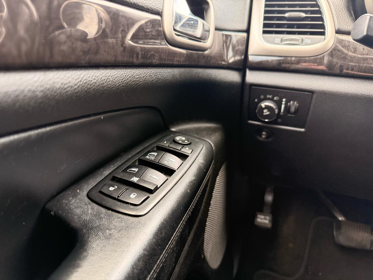 Jeep Grand Cherokee RWD 4dr Laredo 2012