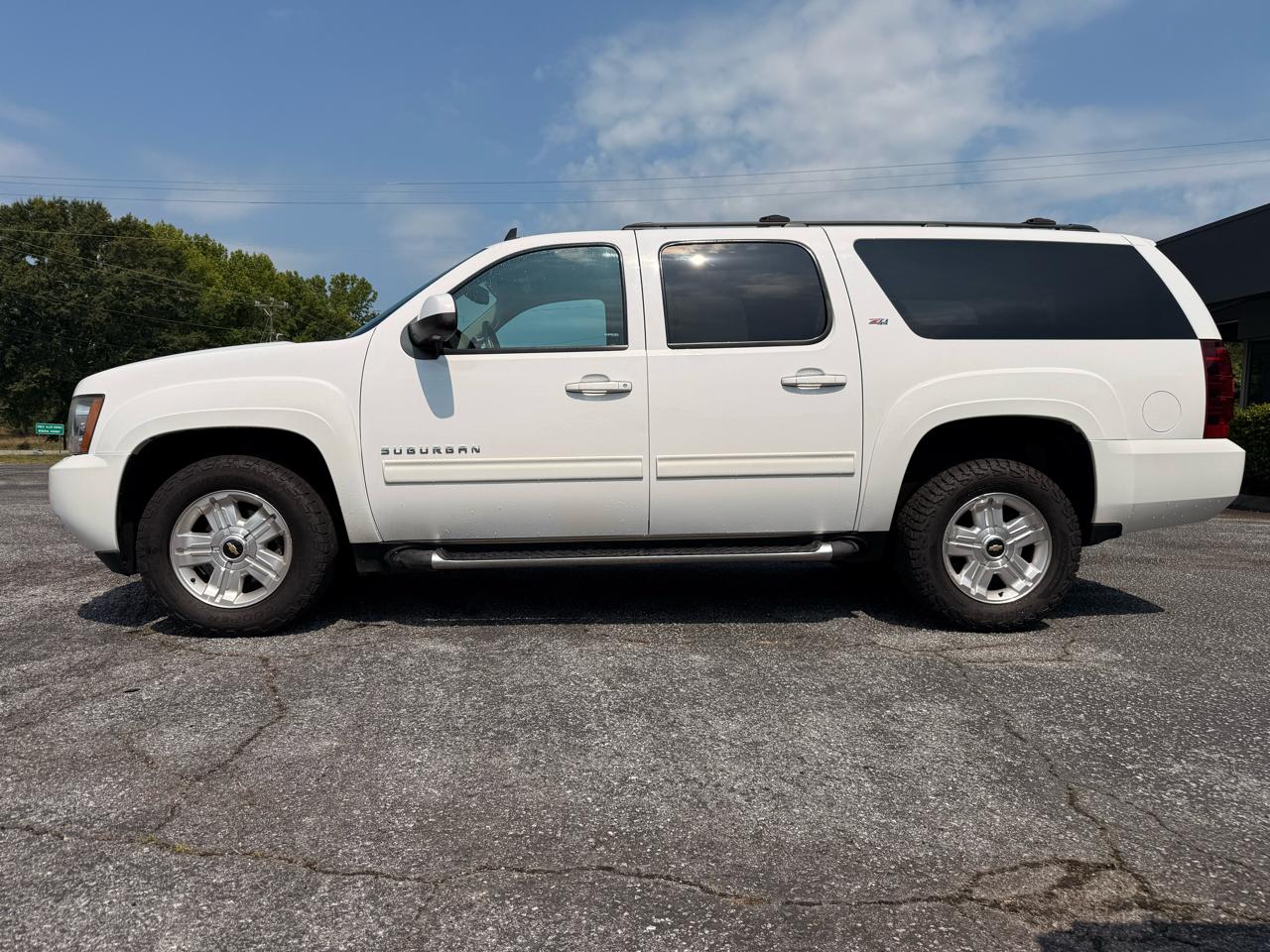 Chevrolet Suburban 4WD 4dr 1500 LT 2013
