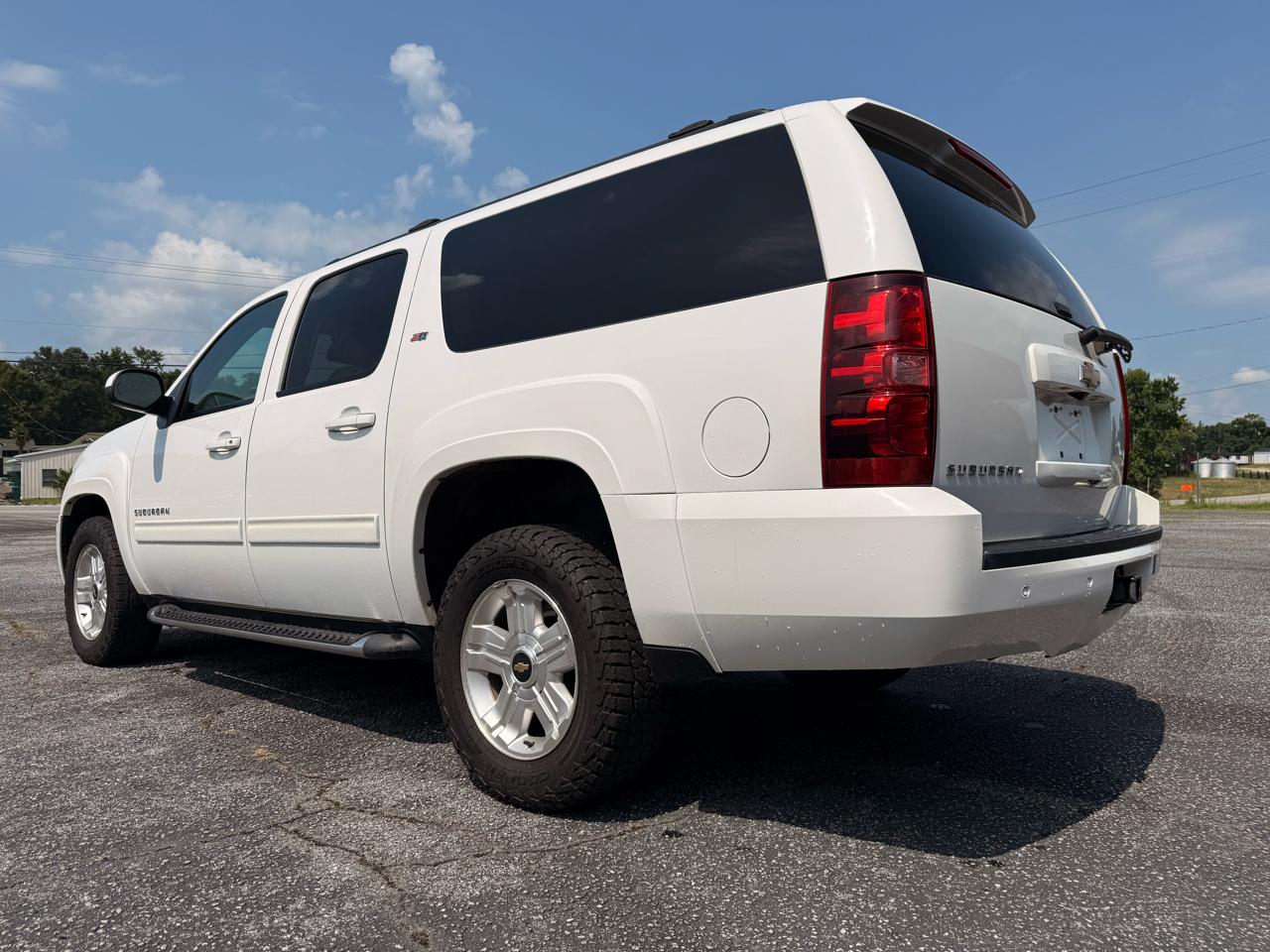 Chevrolet Suburban 4WD 4dr 1500 LT 2013