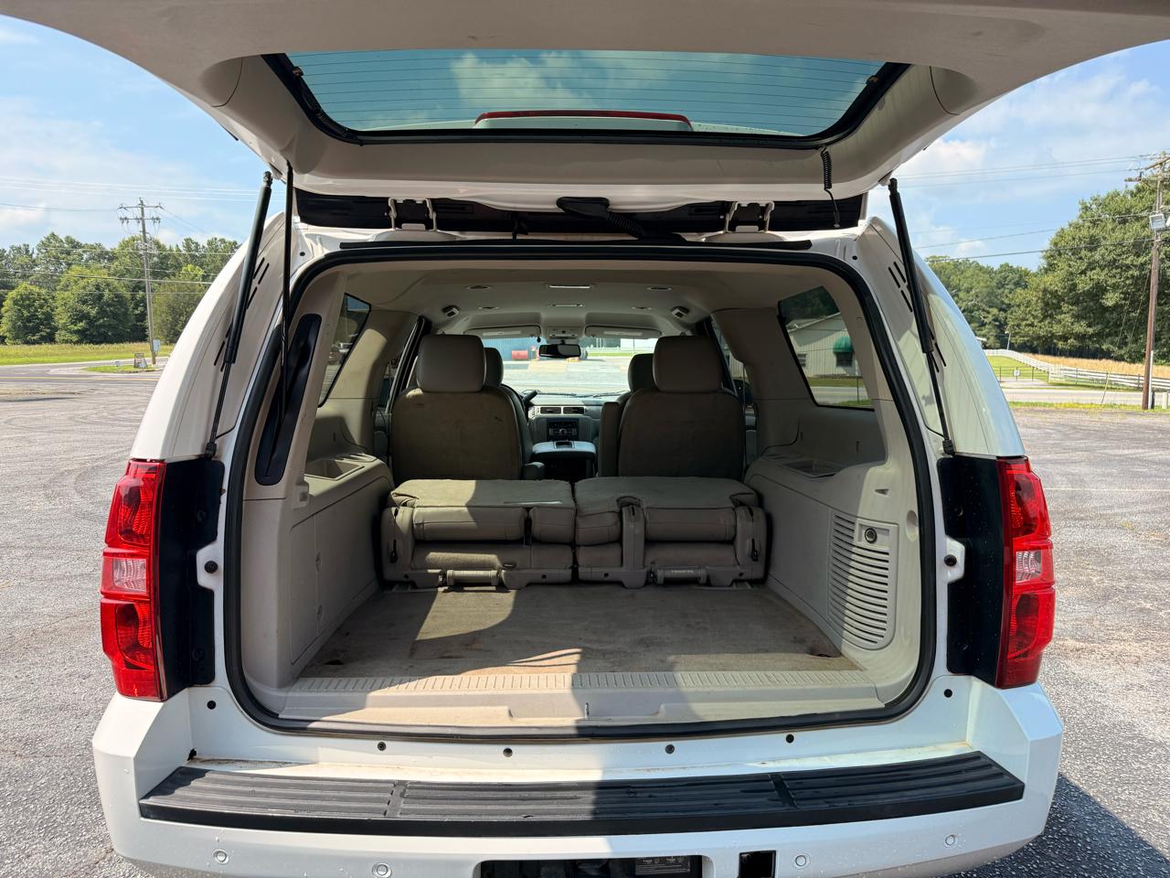 Chevrolet Suburban 4WD 4dr 1500 LT 2013