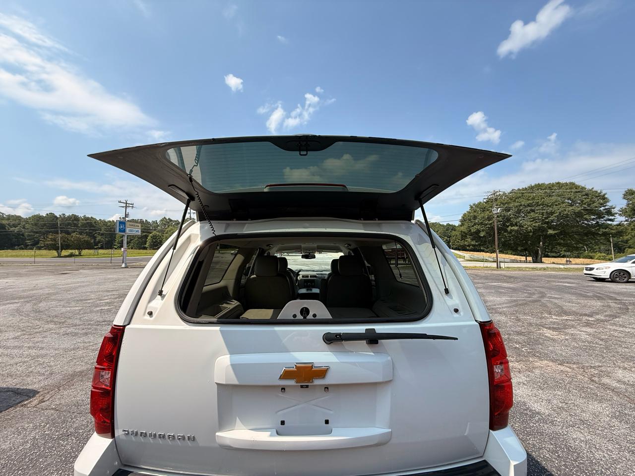 Chevrolet Suburban 4WD 4dr 1500 LT 2013