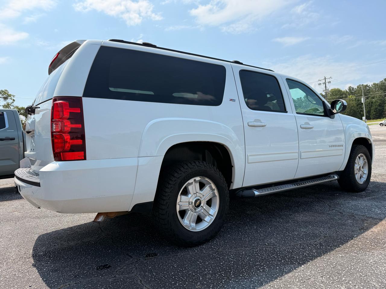 Chevrolet Suburban 4WD 4dr 1500 LT 2013