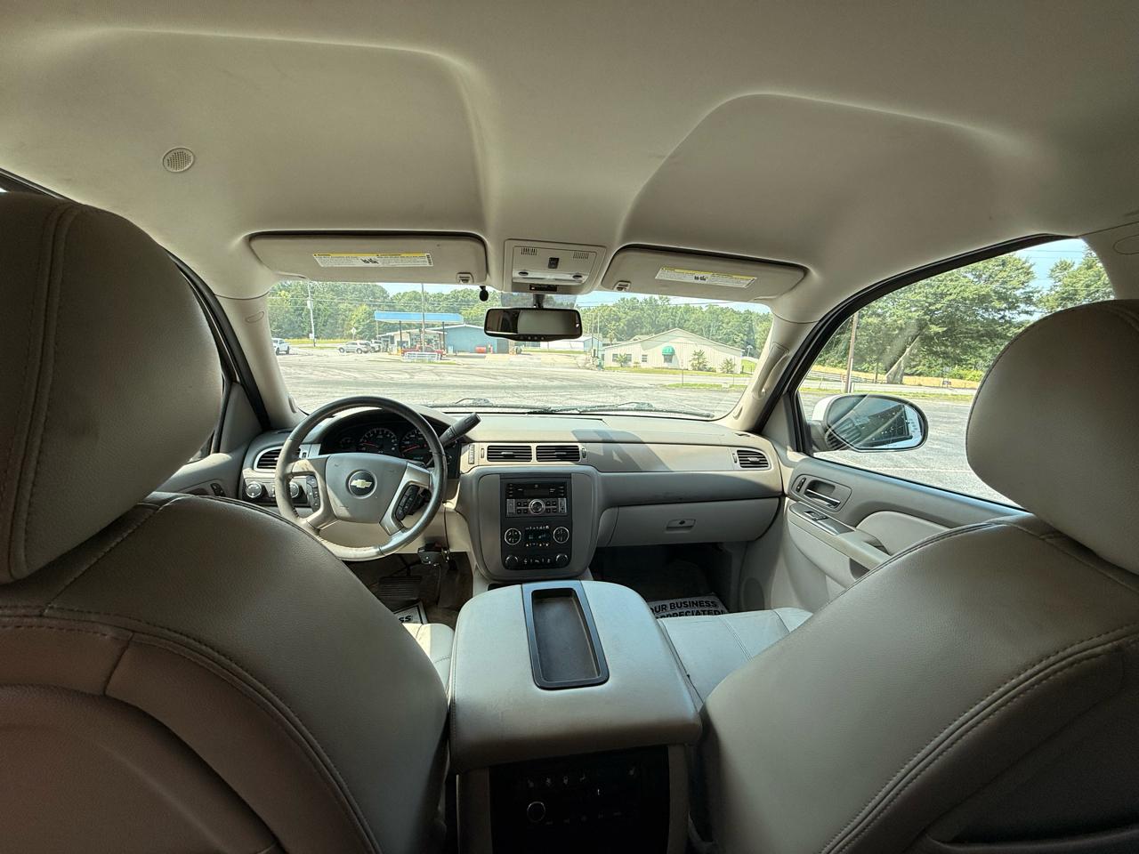 Chevrolet Suburban 4WD 4dr 1500 LT 2013