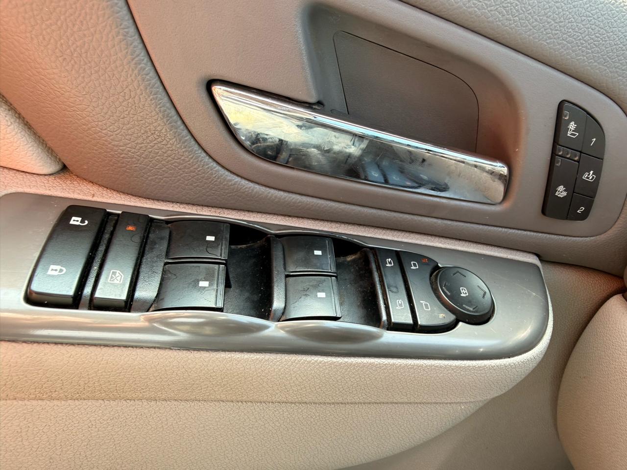 Chevrolet Suburban 4WD 4dr 1500 LT 2013