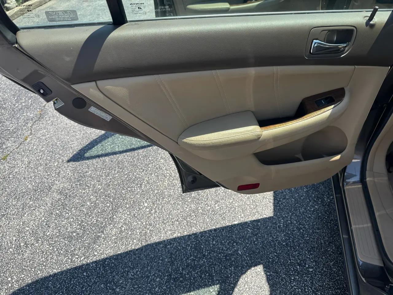 Honda Accord Sdn EX-L V6 AT 2006