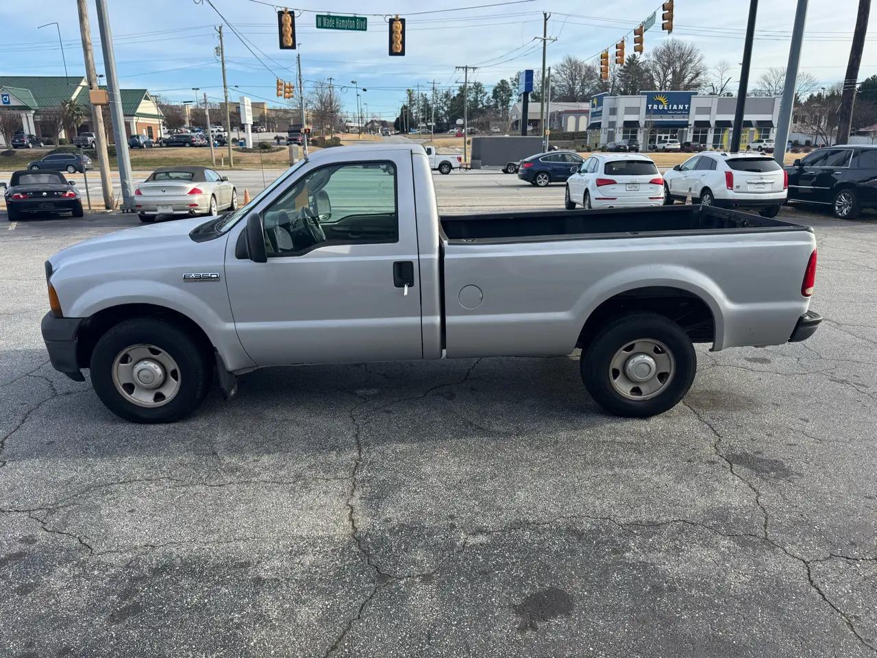 Ford Super Duty F-350 SRW Reg Cab 137" XLT 2006