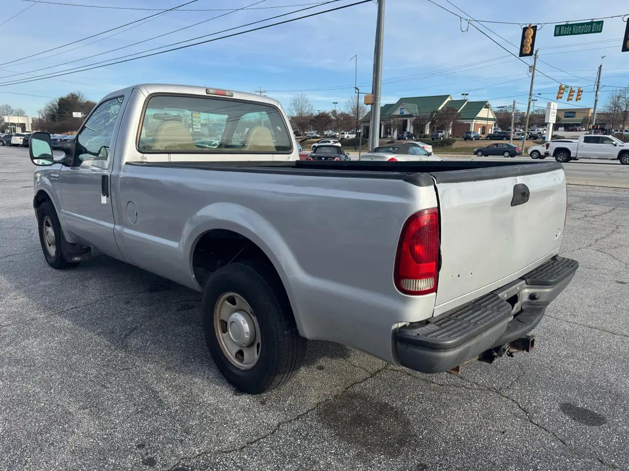 Ford Super Duty F-350 SRW Reg Cab 137" XLT 2006