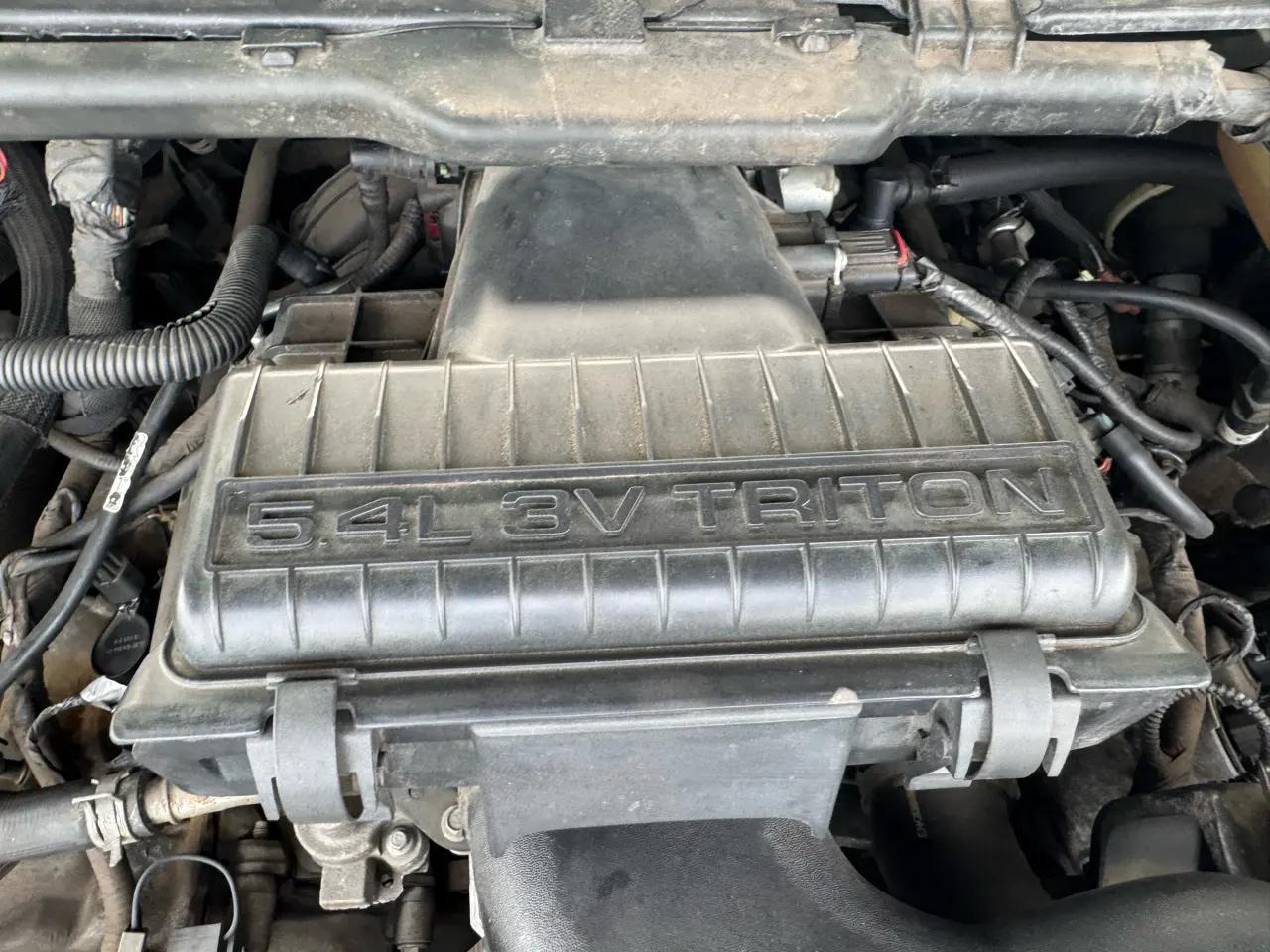 Ford Super Duty F-350 SRW Reg Cab 137" XLT 2006