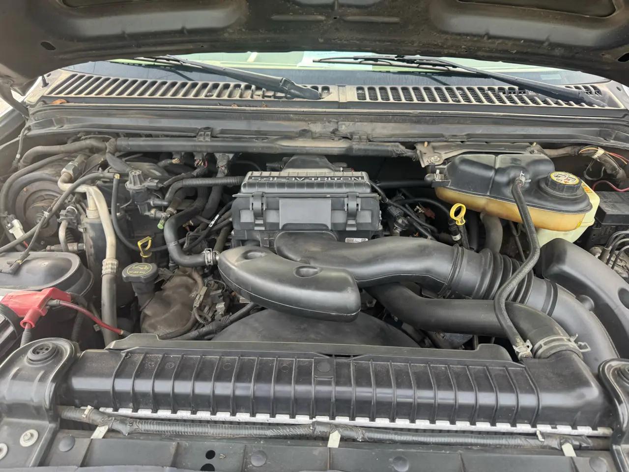 Ford Super Duty F-350 SRW Reg Cab 137" XLT 2006