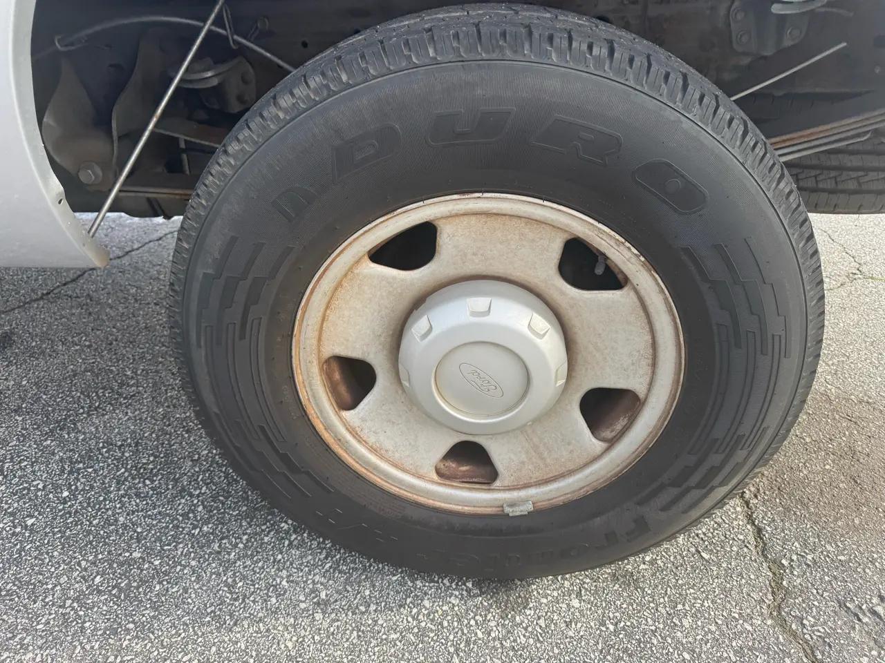 Ford Super Duty F-350 SRW Reg Cab 137" XLT 2006