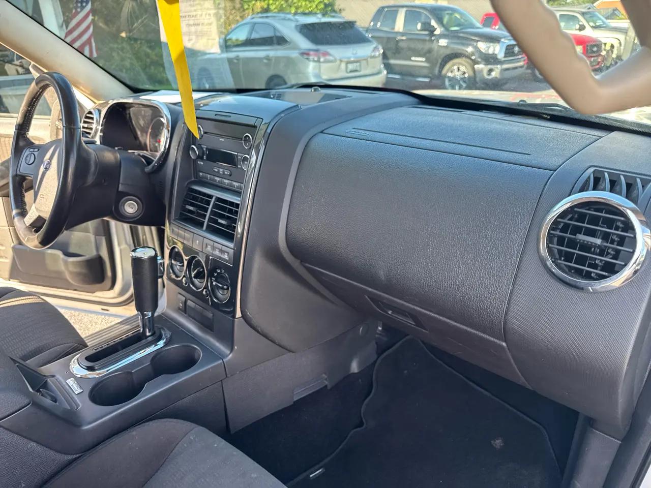 Ford Explorer 4WD 4dr XLT 2010